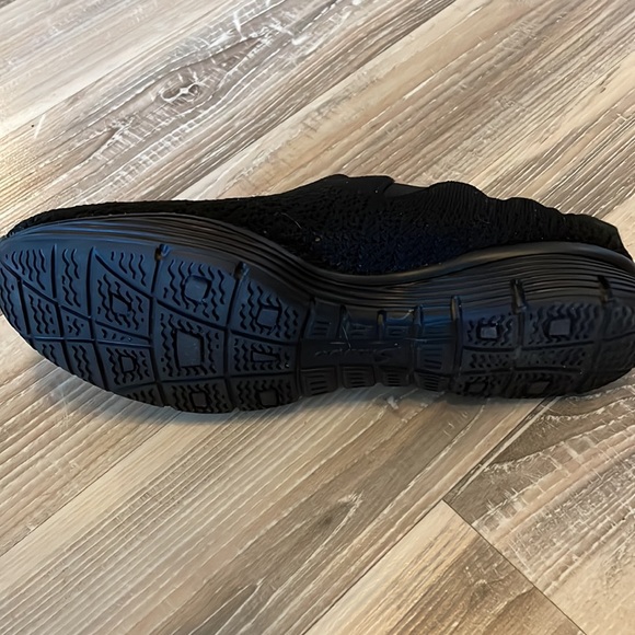 Sketchers Air-cooled Memory Foam Black - Picture 4 of 7